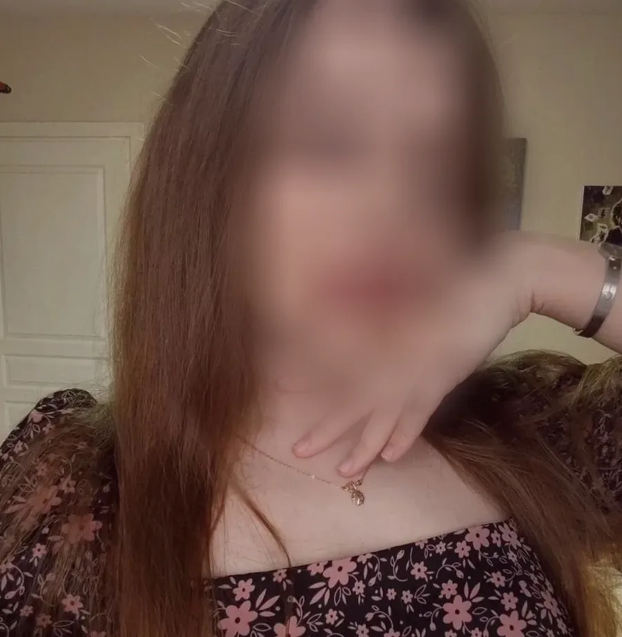 Nicola, 24