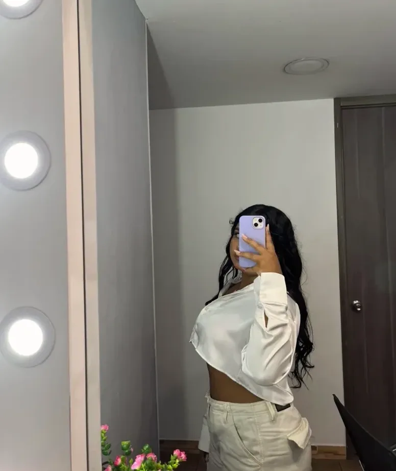 Rebecca, 22